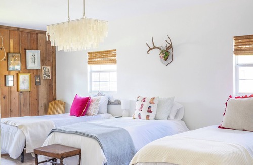 Burton House | NEW | Cozy cottage sleeps 3 | 10 min. to Round Top!