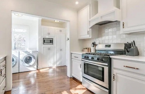 Miller House | NEW Cozy Crestwood Cottage