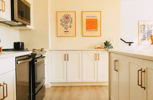 Downtown Halifax Bed & Breakfast | *NEW* Cozy Downtown Halifax Loft *Free Parking*