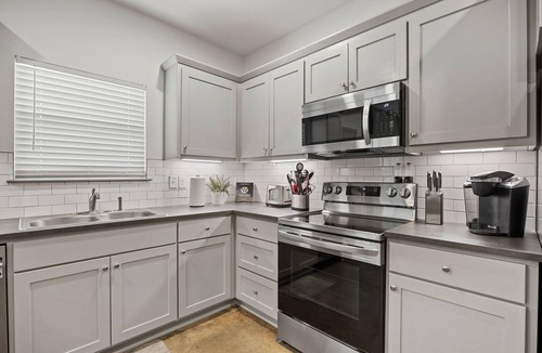 Lindale Apartment | New Cozy, Hidden 2BR/1BA Nest in Lindale, Texas