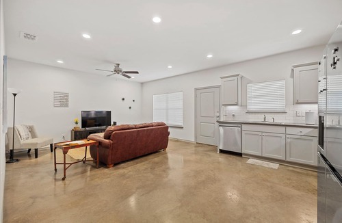 Lindale Apartment | New Cozy, Hidden 2BR/1BA Nest in Lindale, Texas