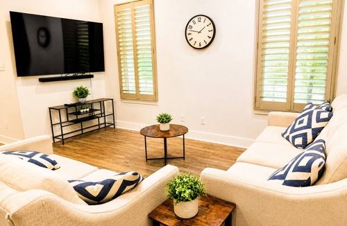 Central Southwest House | New Cozy Home - Mins to Downtown, Med Center & NRG