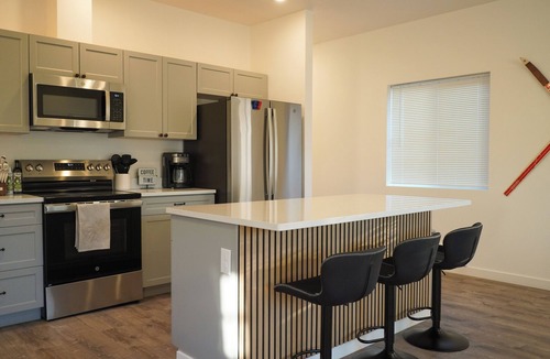 Ponderay Cottage | New Cozy Modern Cottage with Hot Tub & Fire Pit!