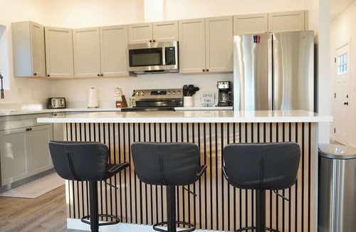 Ponderay Cottage | New Cozy Modern Cottage with Hot Tub & Fire Pit!