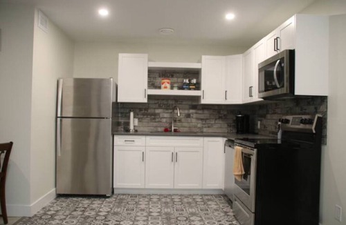 Saskatoon Downtown Apartment | NEW Cozy Modern Full Basement Suite (Mins To DT)