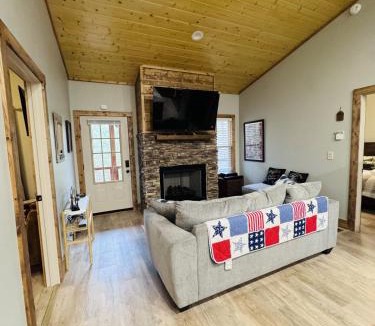 Murphy Ski Chalet | New Cozy Mountain Cabin between Murphy & Blue Ridge