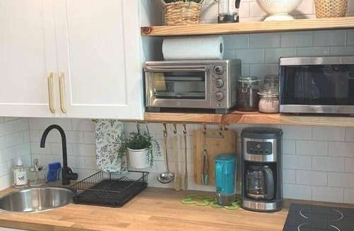Point Loma House | New cozy studio 2 queen beds kitchen walk to water