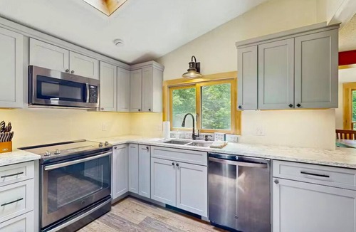 Cranmore Birches Ski Chalet | NEW Cranmore Basecamp Ski/Downtown/Central