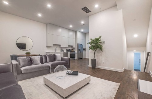 Old East Dallas Villa | New Crisp Townhome - Knox/Lower Greenville!