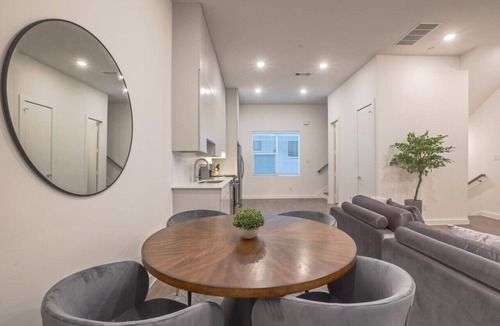 Old East Dallas Villa | New Crisp Townhome - Knox/Lower Greenville!