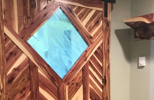 Livingston House | New! Custom built Blue Pine Guest House