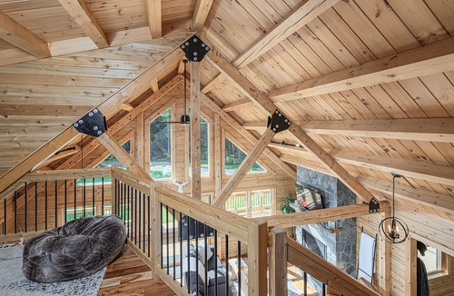 Searsburg Ski Chalet | New Custom Log Home 3BR, Loft, 2.5 Bath, Sleeps 8