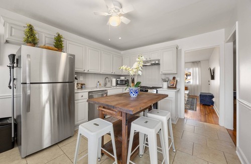 College Heights House | New Decatur Townhome with Stylish design, Quiet Neighborhood, & Minutes to Downtown by iTrip Atlanta