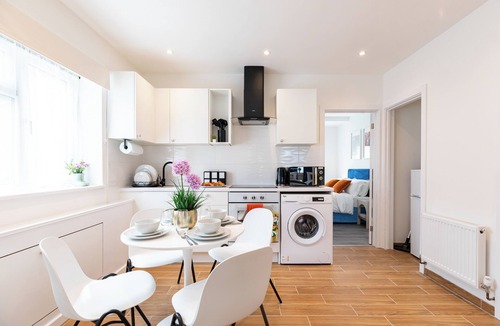 Plumstead Apartment | New! Delightful 2BR Flat in Woolwich