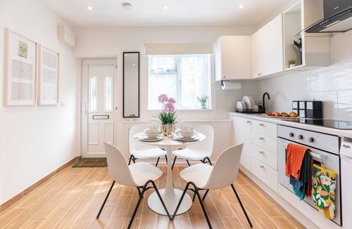 Plumstead Apartment | New! Delightful 2BR Flat in Woolwich