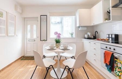 Plumstead Apartment | New! Delightful 2BR Flat in Woolwich