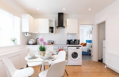 Plumstead Apartment | New! Delightful 2BR Flat in Woolwich