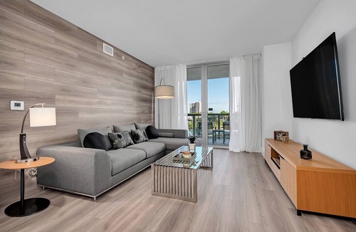Hallandale Beach Resort | New Deluxe 2 Bed / 2 Bath Deluxe in Hallandale Beach
