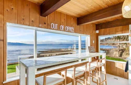 Des Moines House | New! Des Moines Diamond Luxe Beachfront Getaway