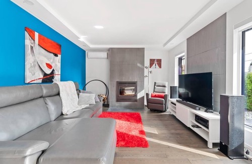 Dollard-des-Ormeaux House | New design house friendly and calmer area