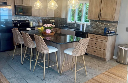 Suttons Bay House | NEW! Direct waterfront Grand Traverse Bay-Suttons Bay. Kayaks, Sandy