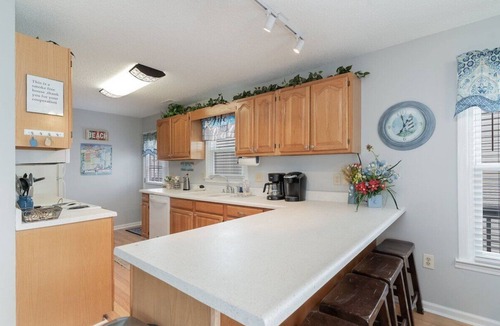 Surfside Beach House | 🌞 NEW, DISCOUNTED SUMMER WEEKS- LIMITED TIME* OCEANVIEW*2 GOLF CARTS*LINENS🌊