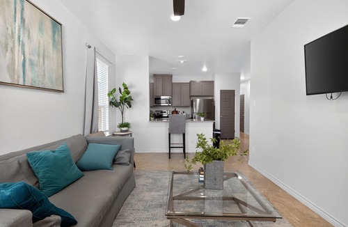 Temple House | New! Dog-Friendly Modern 3BR Near DT/Med Ctr!