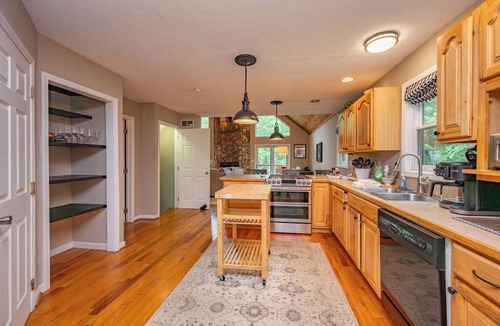 Mountainside House | New! Dog Friendly Wooded Escape w/Hot Tub