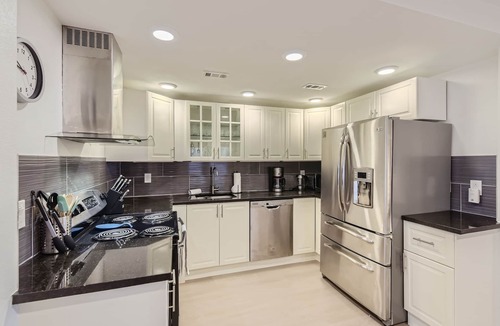 Civic District Condo | New Downtown Atx! 30 day plus!