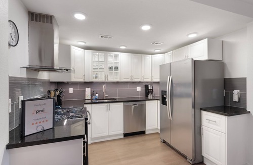 Civic District Condo | New Downtown Atx! 30 day plus!