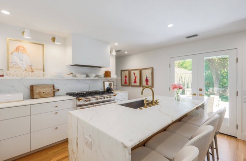 Highland Park West House | *NEW* DOWNTOWN HOUSE | HEATED POOL | HOT TUB | Ping Pong | 10 Beds
