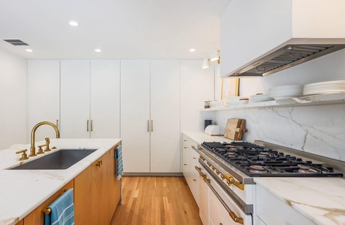 Highland Park West House | *NEW* DOWNTOWN HOUSE | HEATED POOL | HOT TUB | Ping Pong | 10 Beds