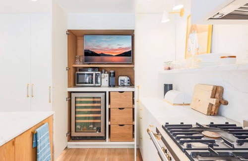 Highland Park West House | *NEW* DOWNTOWN HOUSE | HEATED POOL | HOT TUB | Ping Pong | 10 Beds
