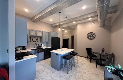 Muscatine Apartment | New Downtown loft - Walk to shops, restaurants, pubs, riverfront trail