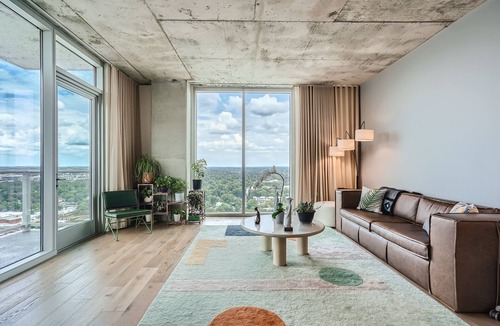 Rainey Street Historic District Condo | New Downtown Luxury Condo: high floor, corner unit, rooftop pool,