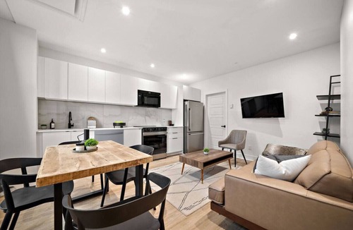 Chinatown Apartment | New Downtown MTL Old port 2 BR 2 BA + Parking