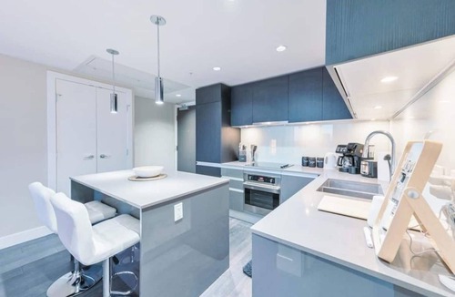 Victoria Park Apartment | NEW! DT Views | UG Parking | Mins to Saddledome