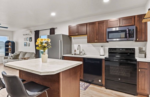 Umatilla Villa | New Duplex with King Bed and Easy Highway Access