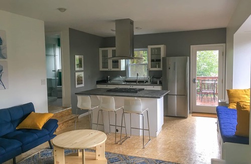 Forest Knolls Apartment | New Earth Treehouse Studio with Full Kitchen & Own Deck