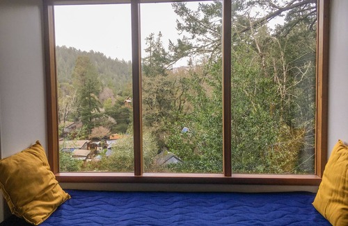 Forest Knolls Apartment | New Earth Treehouse Studio with Full Kitchen & Own Deck