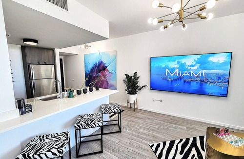 Downtown Miami Condo | NEW! Electric Luxury Downtown Bayfront Brickell