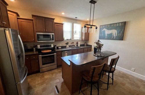 Elizabethtown Condo | “New” Elizabethtown Poplar Place!