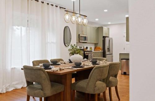 Elmhurst House | New Elmhurst Gem - Game Room & Amazing Yard