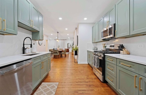 Elmhurst House | New Elmhurst Gem|Sleeps 10|Game Room|Near City Ctr