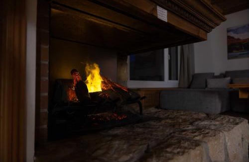 Champfer Apartment | NEW Engadine Alpine Apartment - Pool & Sauna