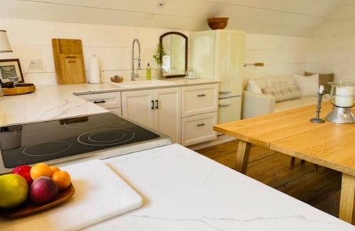 Rockland Apartment | New England Farmhouse Loft