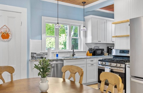 Reading Apartment | New England Historic Charm Meets Modern Style in the North Shore