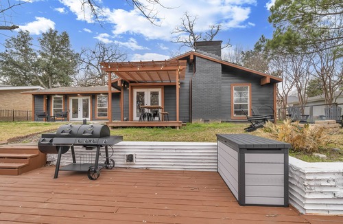Carolyn Estates Cottage | New! Entire beautiful lake house on a quiet cove