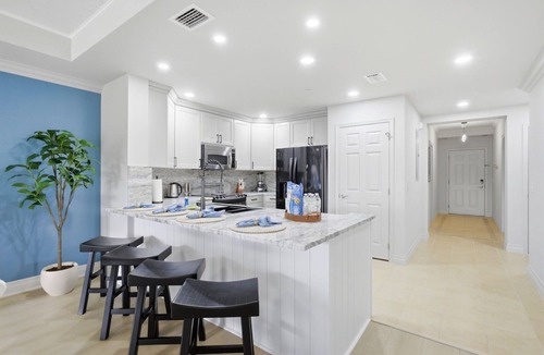 Reunion Condo | New! Epic Cabana Court Luxe Retreat