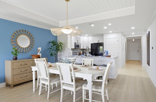 Reunion Condo | New! Epic Cabana Court Luxe Retreat